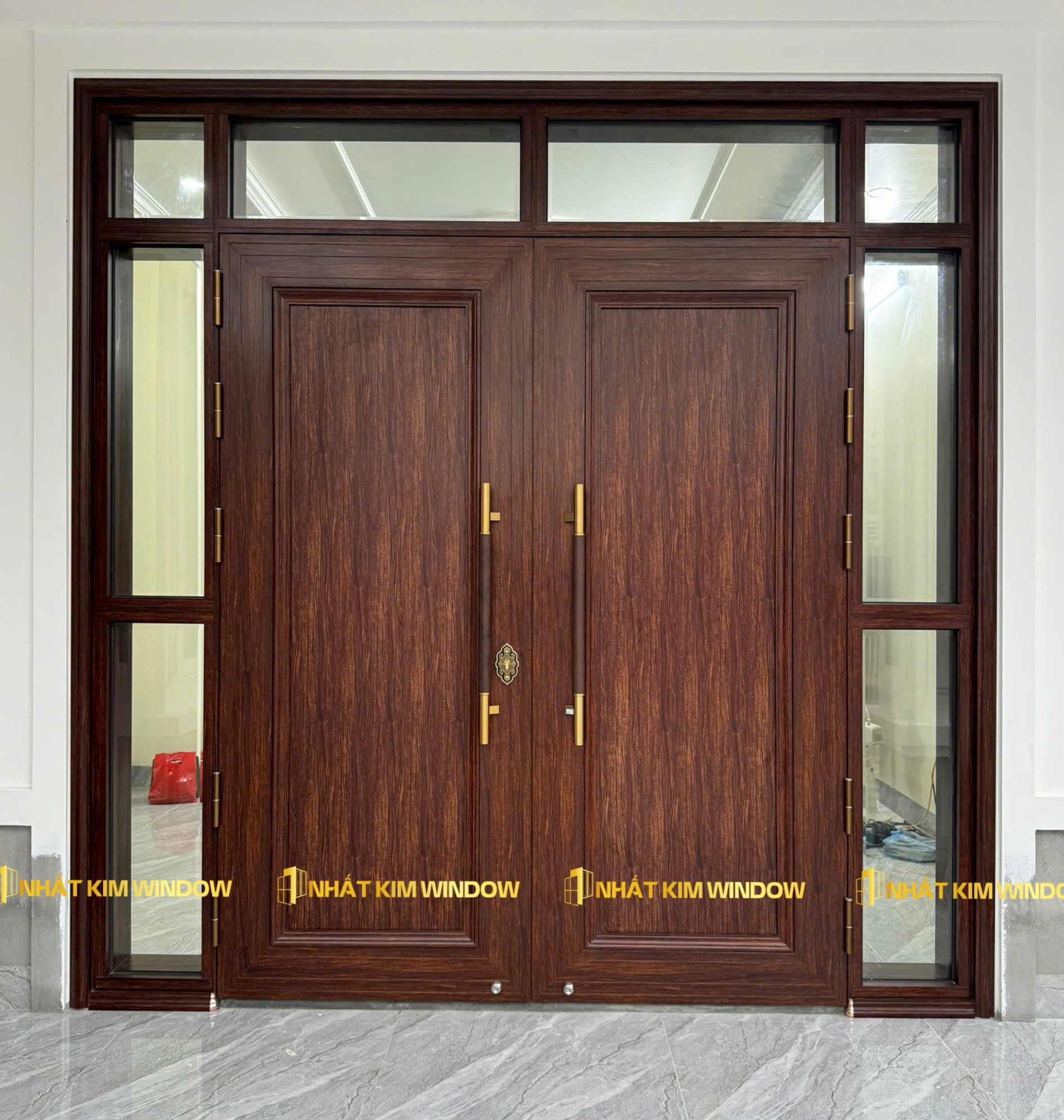 Cửa chính mở quay 2 cánh tấm liền - Màu vân gỗ trắc