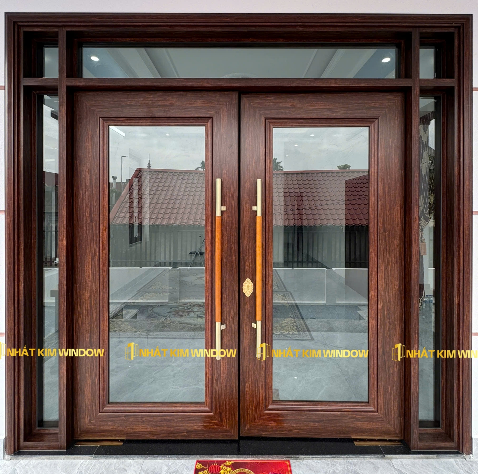 Cửa thuỷ lực màu vân gỗ trắc