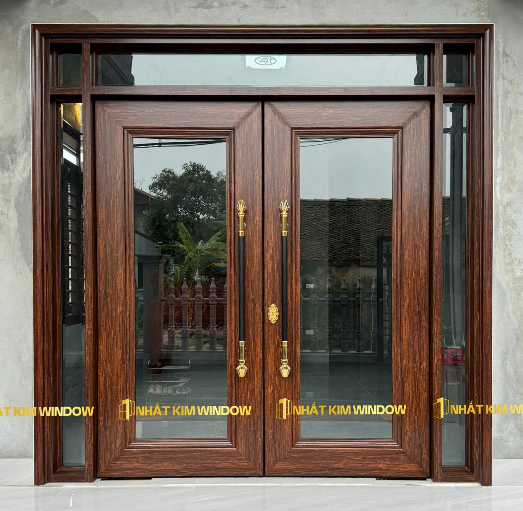 Cửa thuỷ lực màu vân gỗ trắc