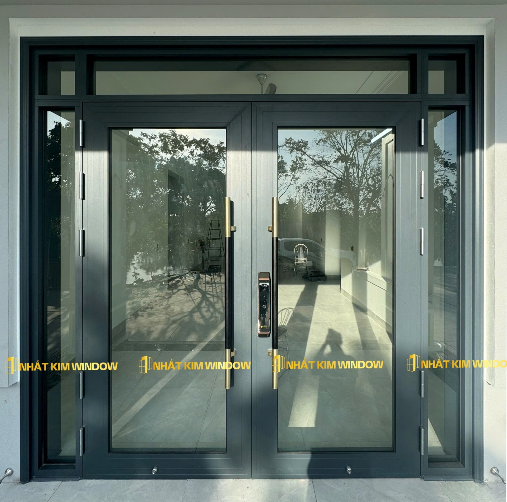 Cửa chính mở quay 2 cánh - Màu ghi xanh